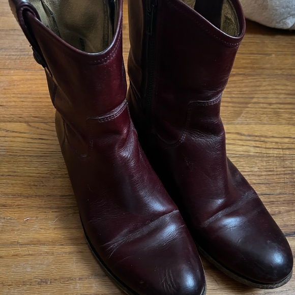 Frye Women's Boots in Burgundy size 8B - Picture 2 of 7